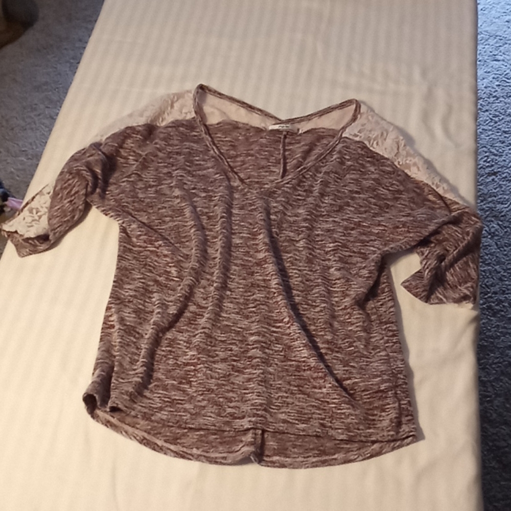 Maroon and white short sleeve blouse
